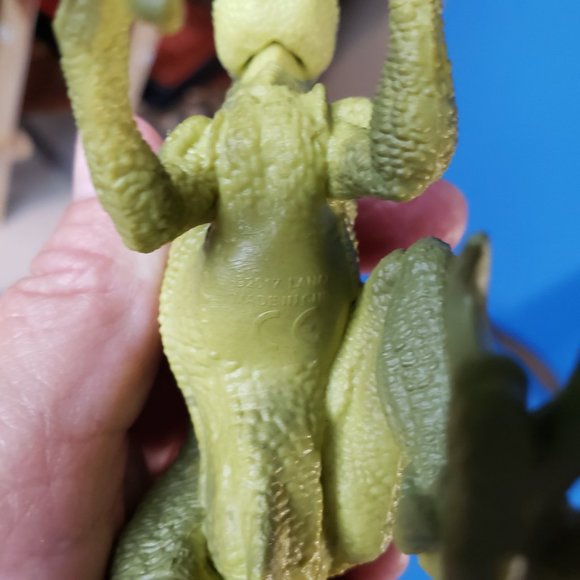 Jurassic Clash Dino Encounter Highly Detailed Raptor Dinosaur Figure Collectible - Picture 7 of 13